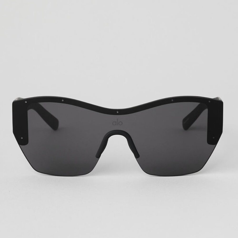 ✨ALO STUNNER SUNGLASSES (BLACK) 🕶️✨